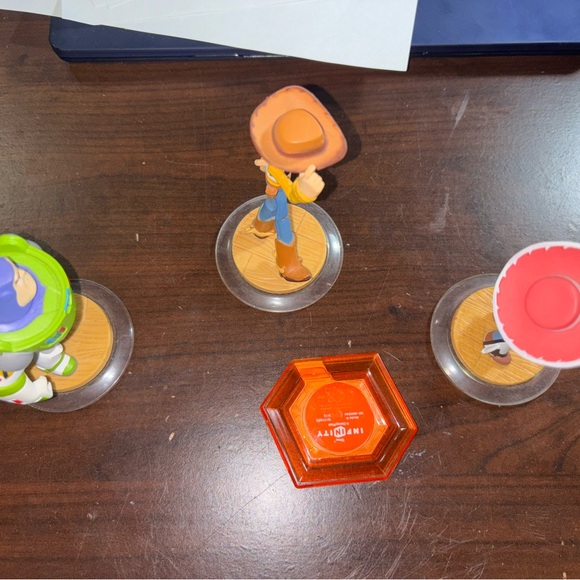 Disney Green and Blue Action Figures Playset - Picture 8 of 9